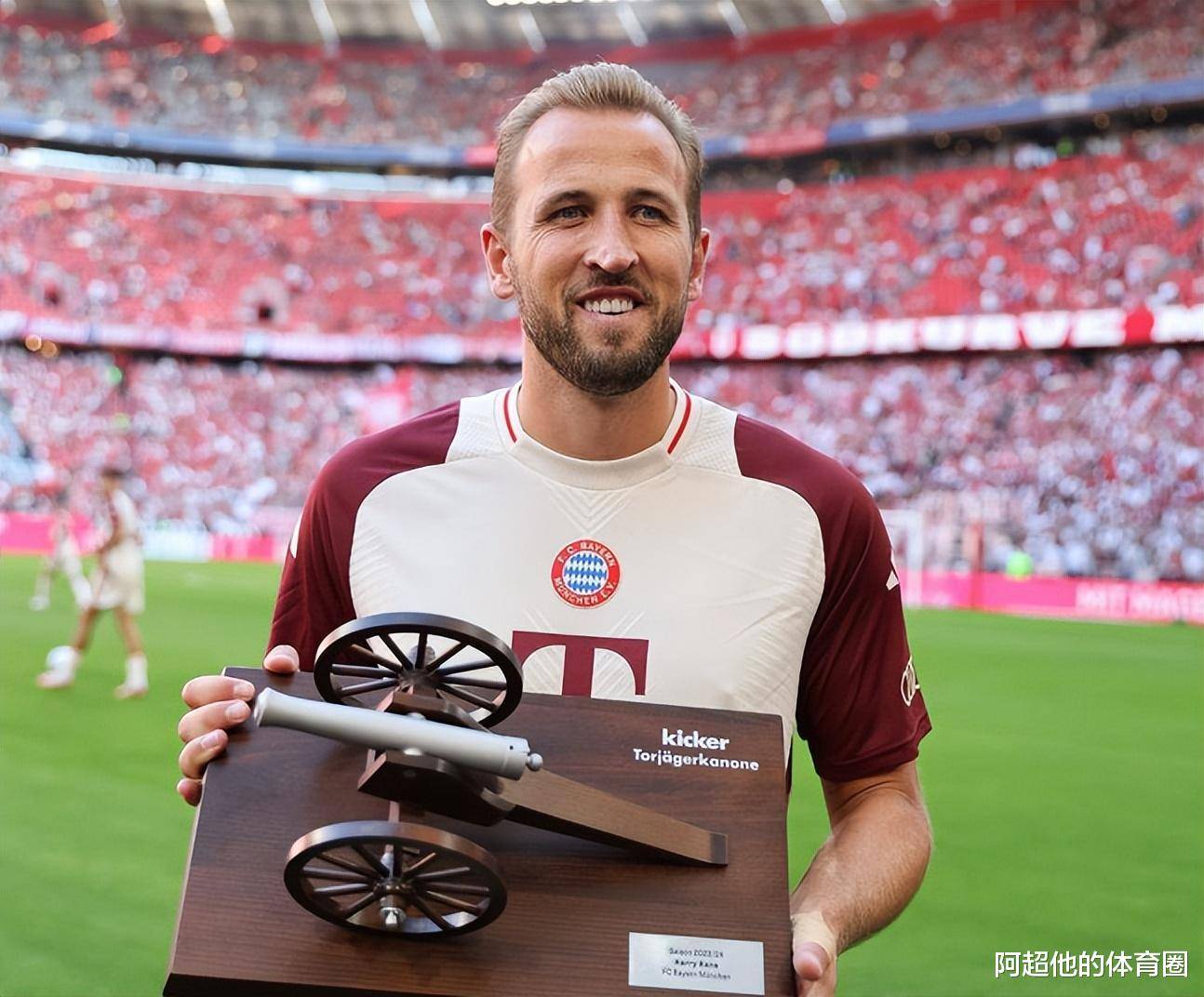 德甲大结局：拜仁夺冠，多特狂揽19分逆袭，凯恩卫冕金靴，汉堡升级