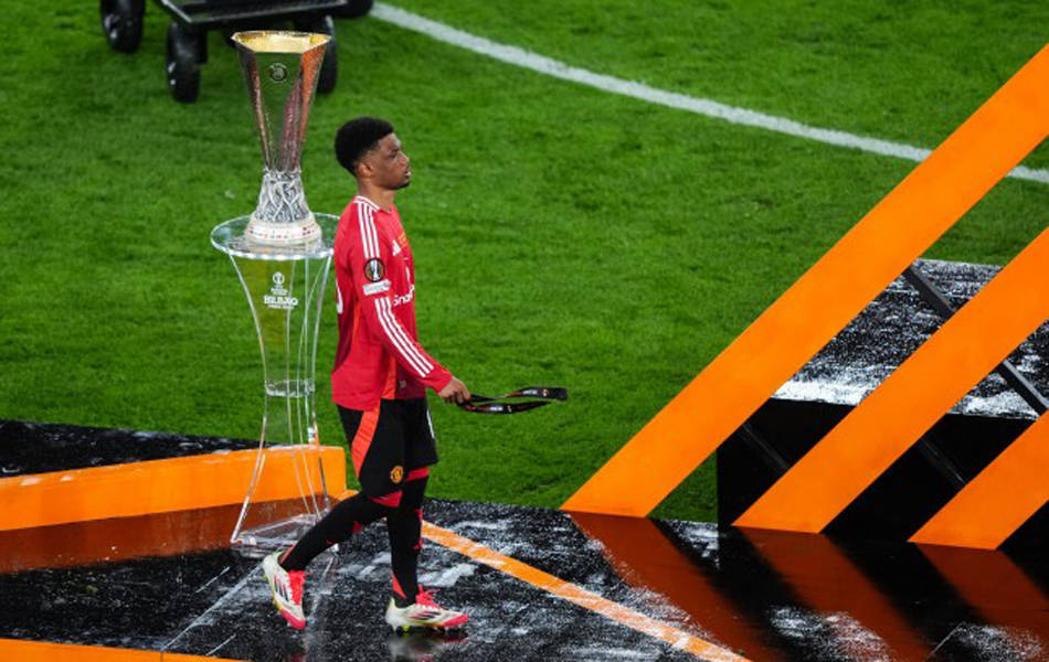 曼联0-1无缘欧联杯造最耻辱赛季！战术完败球员又菜，阿莫林官宣不辞职