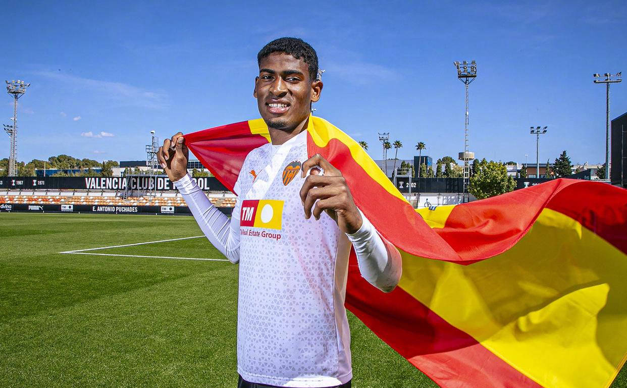 阿森纳锁定21岁防守新星，获誉为西甲最强单防高手